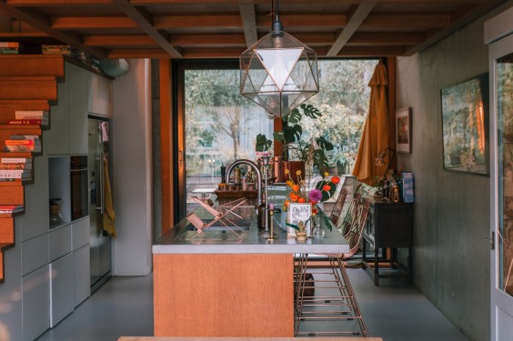 Excentrieke etagewoning Amsterdam - Foto: Sheena Schouwink