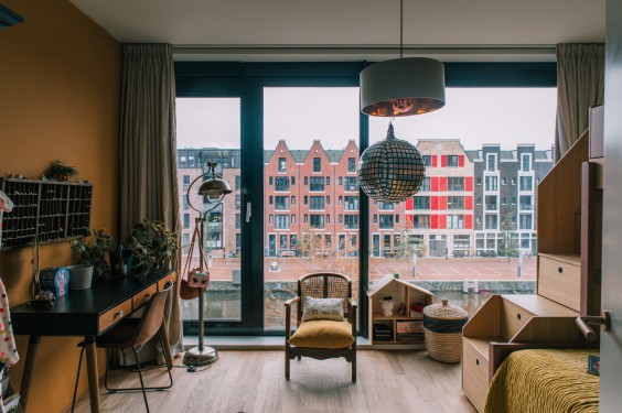 Excentrieke etagewoning Amsterdam - Foto: Sheena Schouwink