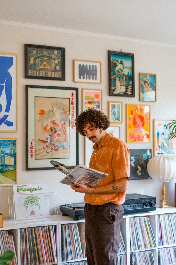 Jimmy met zijn verzameling LP's | Foto: Roos Eijmers 