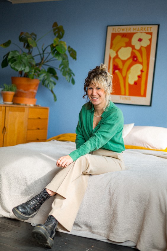 Blauwe muren als de lucht in de slaapkamer | Foto: Roos Eijmers