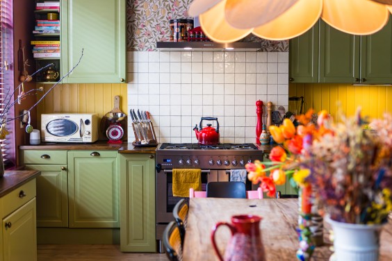 Kleurrijke botenwinkel - Fotografie: Roos Eijmers