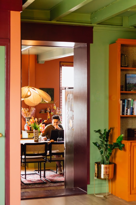 Kleurrijke botenwinkel - Fotografie: Roos Eijmers