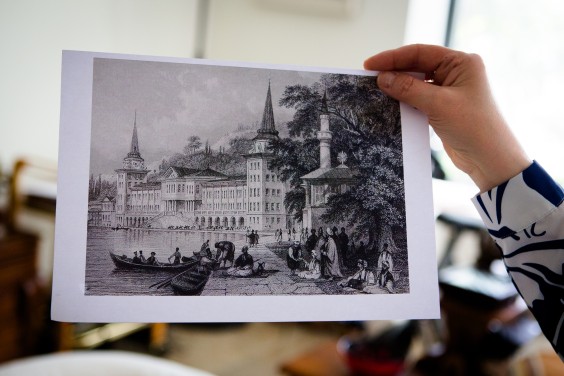 Turkse schilderkunst op keramiek - Foto: Roos Eijmers