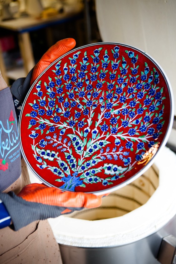 Turkse schilderkunst op keramiek - Foto: Roos Eijmers