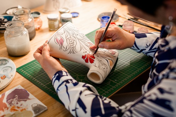Turkse schilderkunst op keramiek - Foto: Roos Eijmers