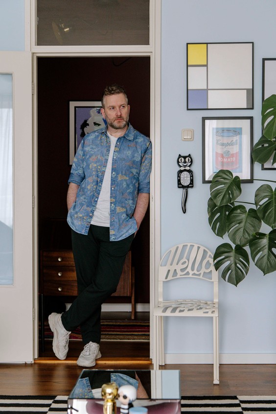 Bewoners Jeroen en Martijn in hun appartement | Fotografie: Liesbeth Disbergen