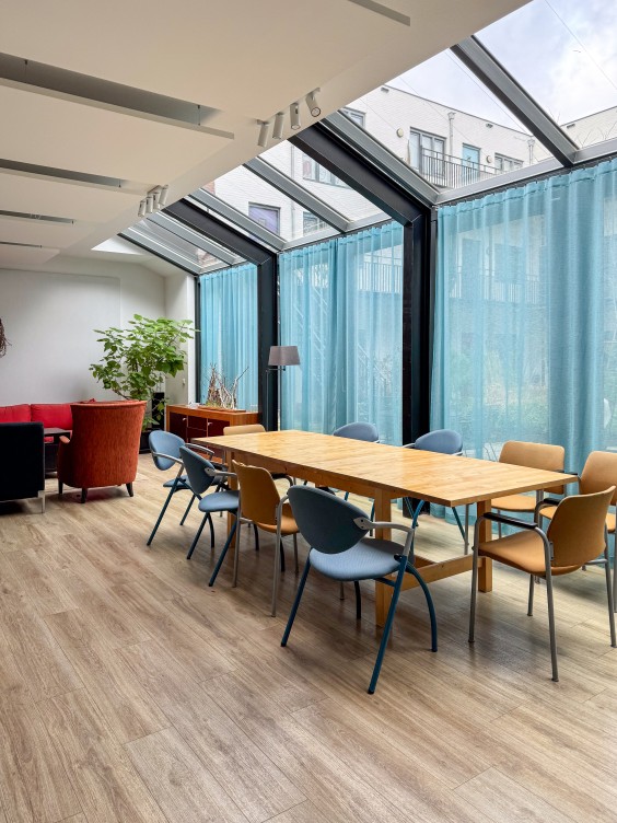 Metamorfose woonkamer Theo-Bert Pot