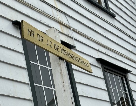 BinnensteBuiten Keti Koti special