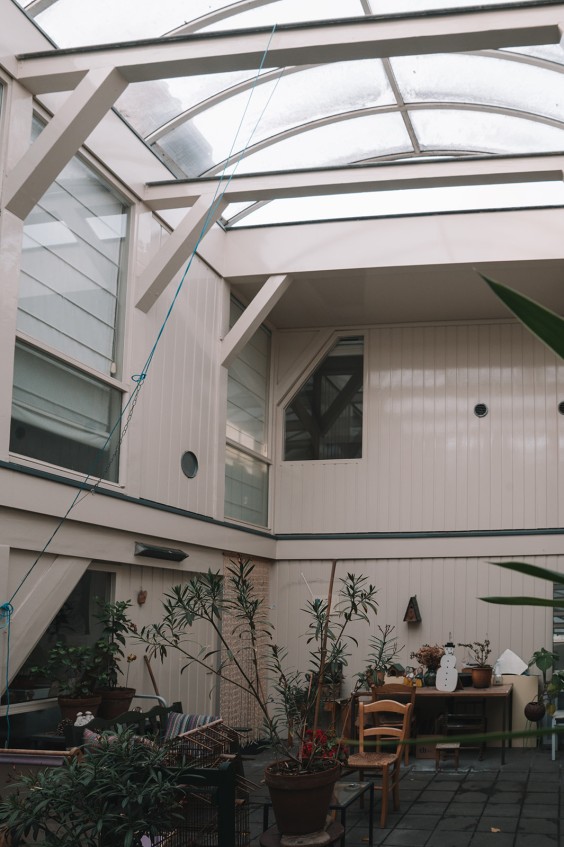 jaren '70 interieur in de historische Oranje-Nassau Kazerne | Fotografie: Sheena Schouwink