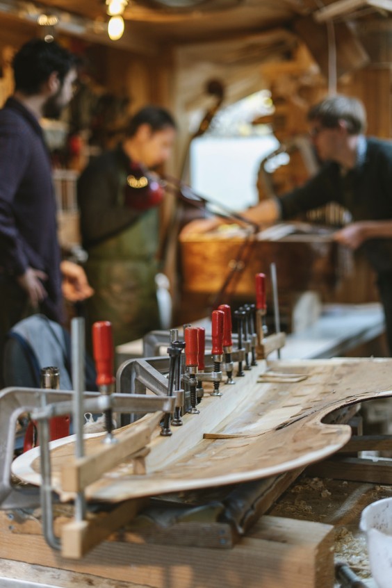 Contrabasbouwer Jurgen | Fotografie: Liesbeth Disbergen