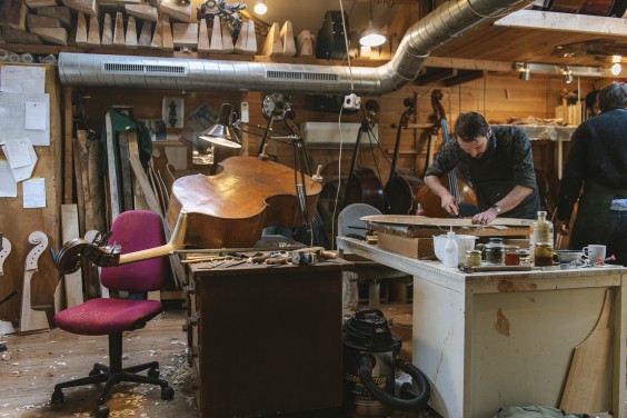 Contrabasbouwer Jurgen | Fotografie: Liesbeth Disbergen