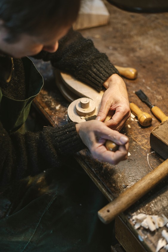 Contrabasbouwer Jurgen | Fotografie: Liesbeth Disbergen