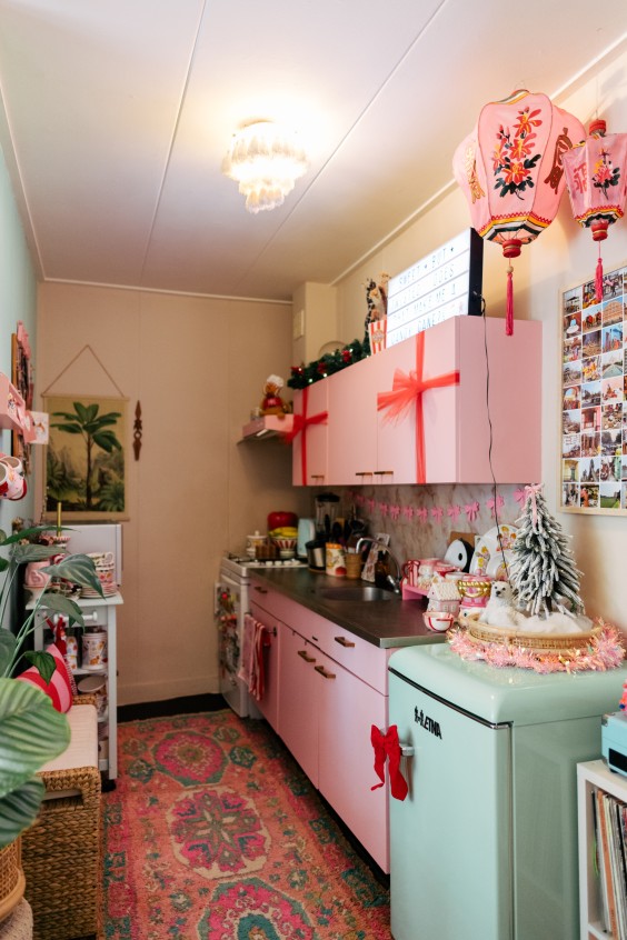 roze kersthuis | Marjon Lukje