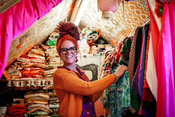 Kleurrijk interieur Hellevoetsluis | Fotografie: Roos Eijmers