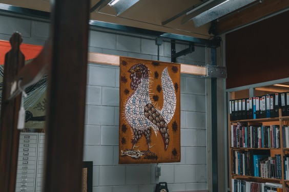 Sadegh restaureert eeuwenoude tapijten | Fotografie: Sheena Schouwink