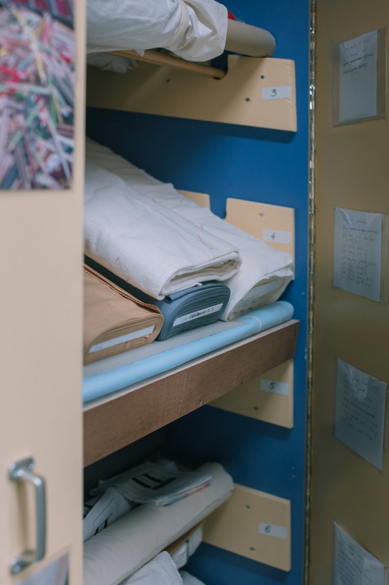 Sadegh restaureert eeuwenoude tapijten | Fotografie: Sheena Schouwink