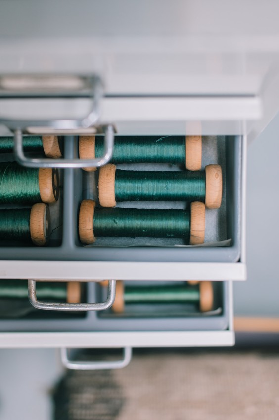 Sadegh restaureert eeuwenoude tapijten | Fotografie: Sheena Schouwink