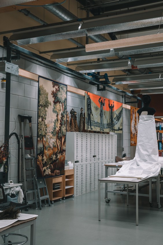 Sadegh restaureert eeuwenoude tapijten | Fotografie: Sheena Schouwink