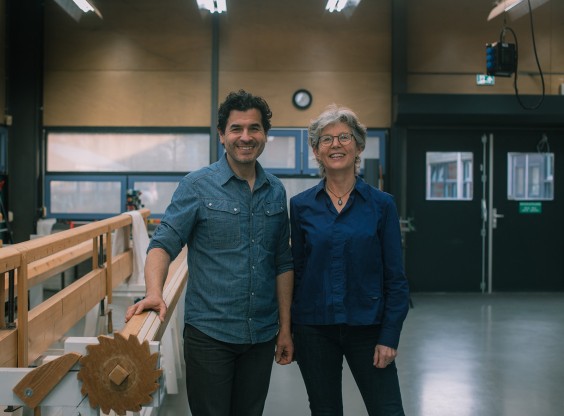 Sadegh restaureert eeuwenoude tapijten | Fotografie: Sheena Schouwink