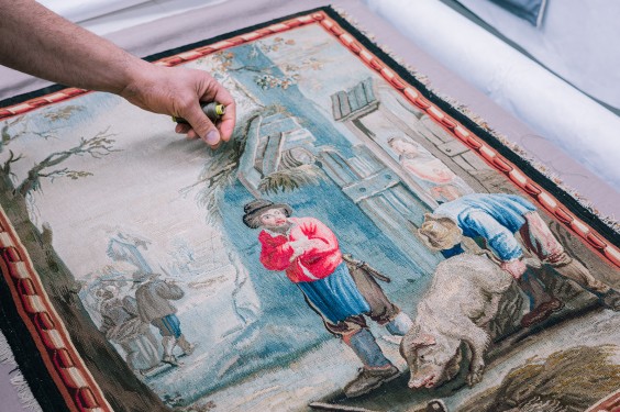 Sadegh restaureert eeuwenoude tapijten | Fotografie: Sheena Schouwink