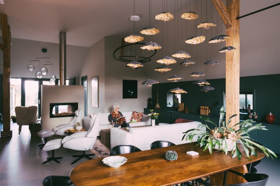 Knalroze boerderij | Marjon Lukje