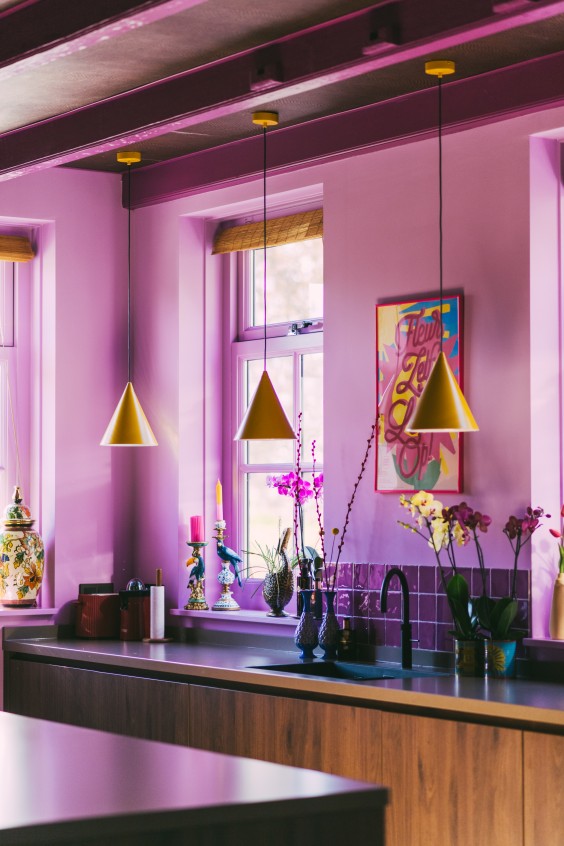 Knalroze boerderij | Marjon Lukje