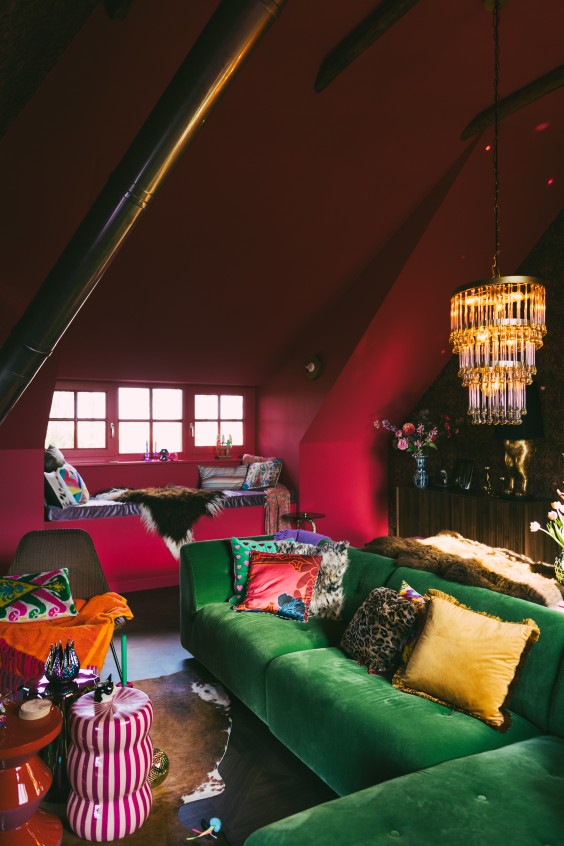 Knalroze boerderij | Marjon Lukje