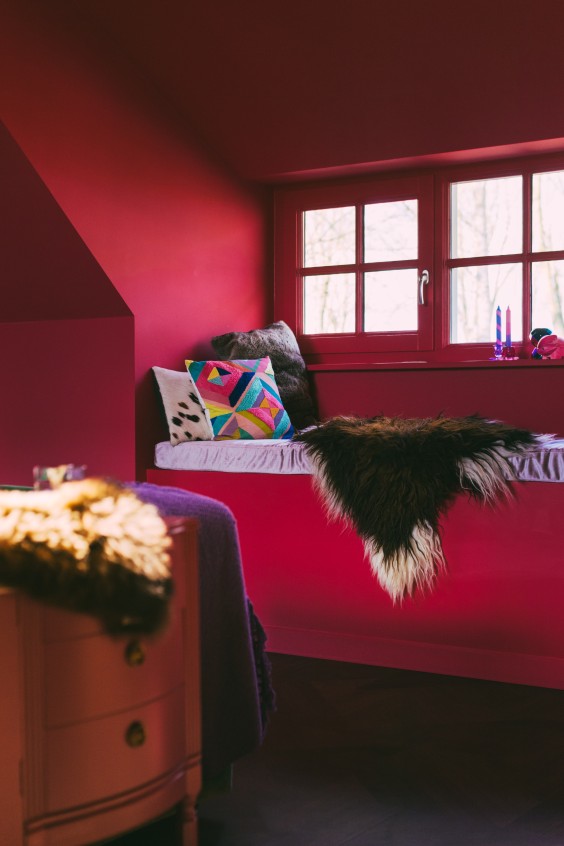 Knalroze boerderij | Marjon Lukje