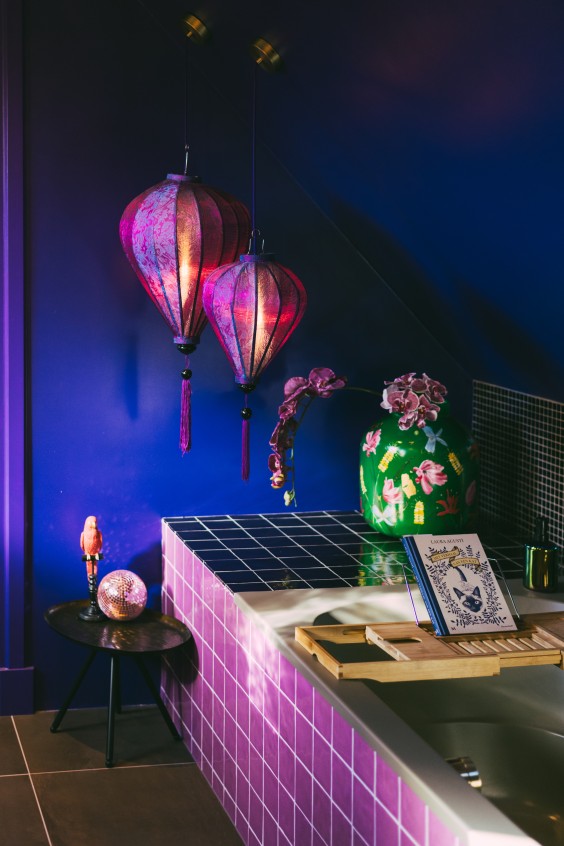 Knalroze boerderij | Marjon Lukje