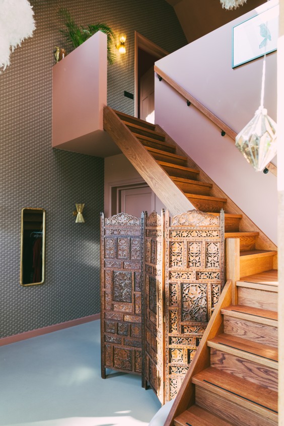 Knalroze boerderij | Marjon Lukje