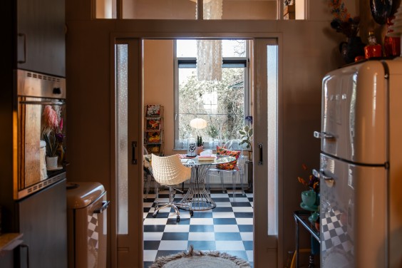 Kleurrijk interieur Den Haag | Foto: Roos Eijmers