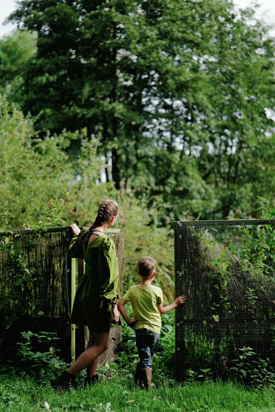 Amber en Gerben hebben een kas en tuin om zelfvoorzienend van te leven | Fotografie: Marjon Lukje
