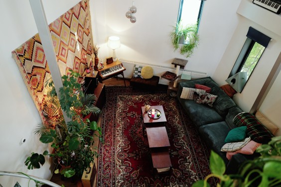 Halve kubuswoning met een jaren 70 gevoel | Fotografie: Marjon Lukje