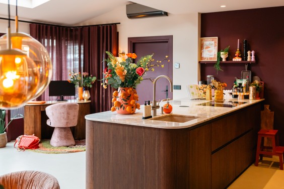 Kleurrijk wonen in Ouderkerk | Fotografie: Roos Eijmers