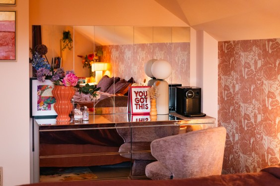 Kleurrijk wonen in Ouderkerk | Fotografie: Roos Eijmers