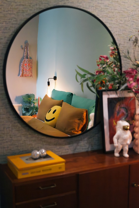 Tamara en Daan wonen in een stijlvol appartement in dit voormalige weeshuis in Den Haag | Fotografie: Roos Eijmers