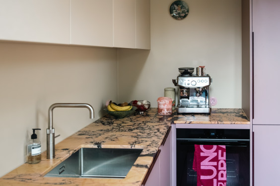 Kleurrijk modern appartement Rotterdam | Fotografie: Roos Eijmers