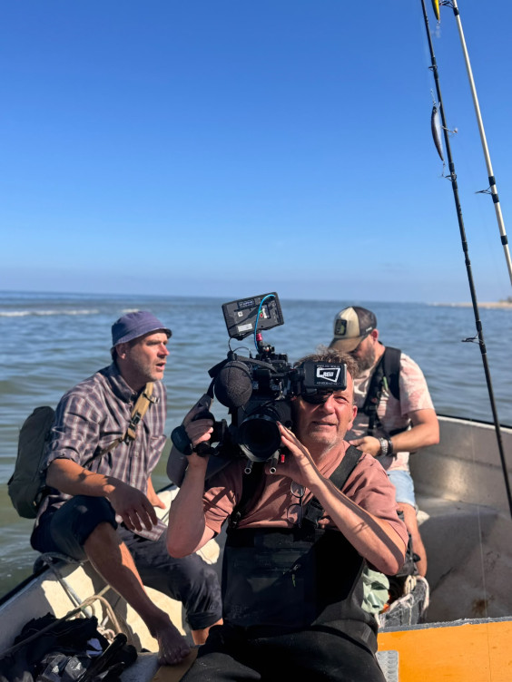 Crew aan het werk voor het nieuwe seizoen van BinnensteBuiten | Foto van Samuel Levie op locatie