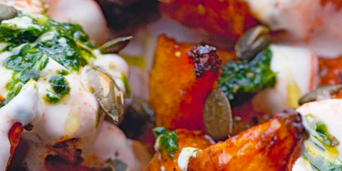 Pompoen met koriander en chiliyoghurt