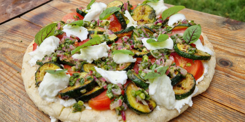 Pan pizza met courgette en tomaatjes 
