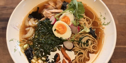 Ramon Brugman maakt ramensoep | Foto: BinnensteBuiten