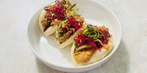 Luchtige buns met crispy oesterzwammen