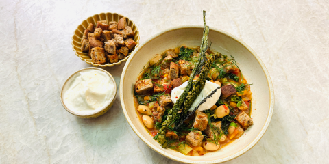 Ribolita met ingelegde citroen mayonaise en chili crips croutons | Recept Jetske van den Elsen