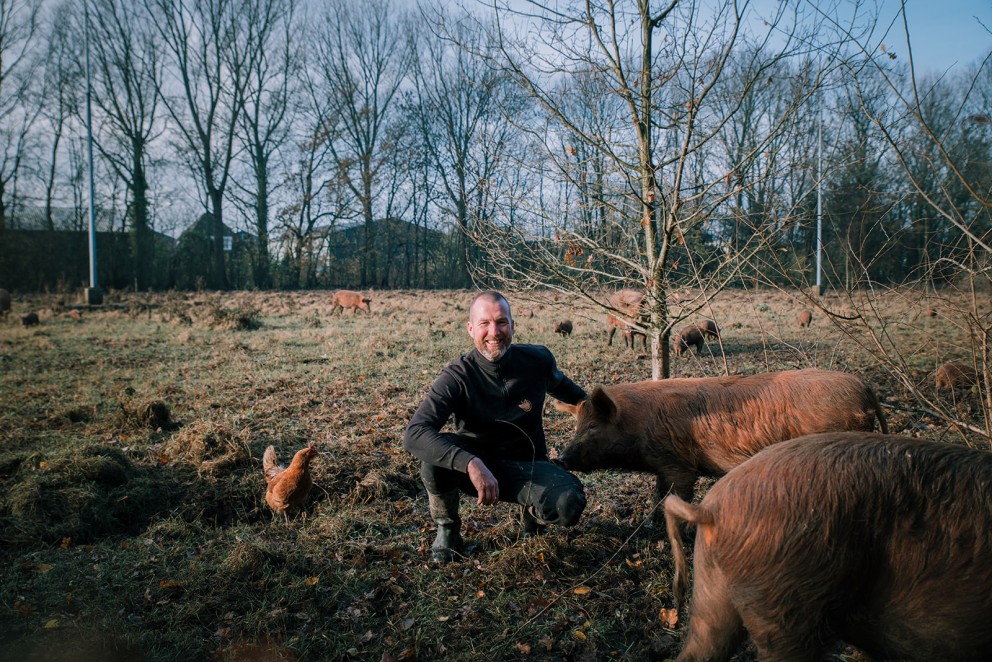 Nick en zijn varkens | Foto: Sheena Schouwink