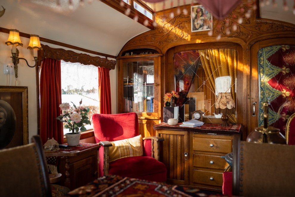 Het interieur in de woonwagen op de wintercamping in Vorden | Foto: Marjon Lukje