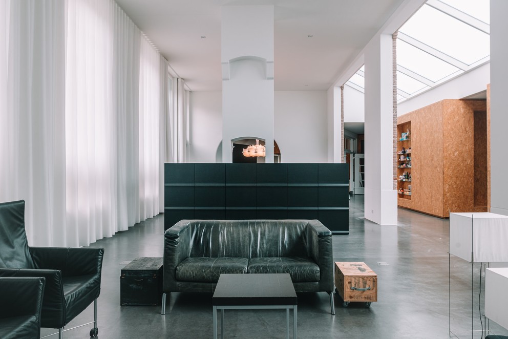 De bank van Ben gaat al decennia mee | Foto: Sheena Schouwink