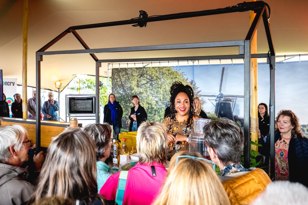 Kookworkshop Sharon op het BinnensteBuiten Festival 2022 | Foto: Jorn Baas