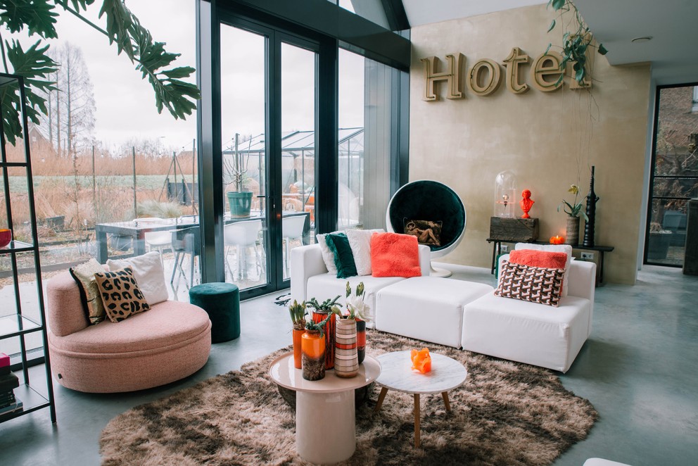 Strakke loft met funky interieur | Fotografie: Sheena Schouwink