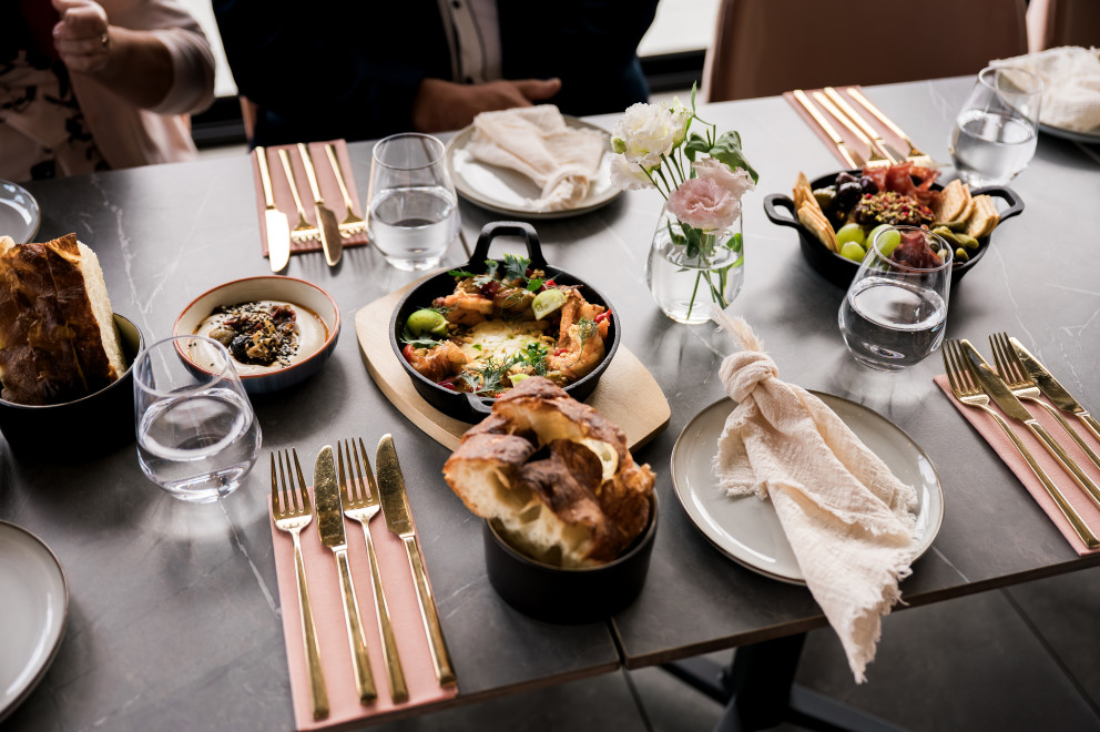 Mooi aangeklede tafel