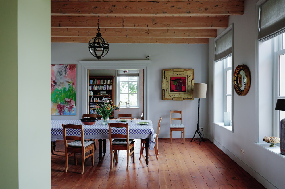 Madelon en Roeland wonen op deze gerestaureerde boerderij in het Friese Grou | Foto: Marjon Lukje